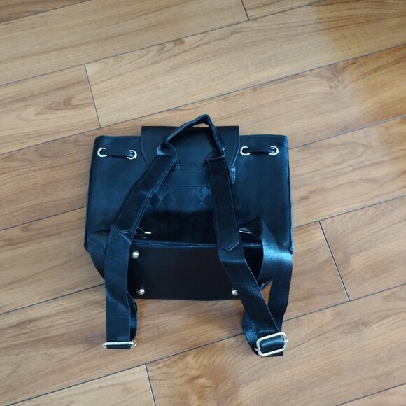 Black and gold color backpack looks new & gray LOVE necklace - Picture 3 of 10